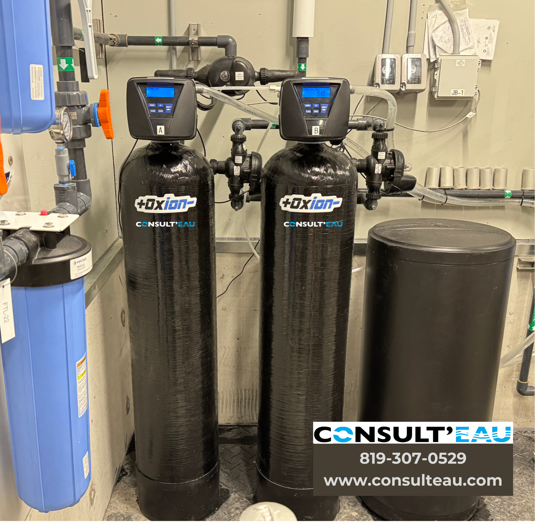<span class="uc_style_uc_tiles_grid_image_elementor_uc_items_attribute_title" style="color:#ffffff;">Photo d’un adoucisseur d’eau à double colonne +Oxion+ avec bac de saumure central, installé par l’entreprise Consult’EAU. Ce système illustre un exemple typique d’installation permettant d’éliminer la dureté de l’eau sans rendre l’eau salée.</span>